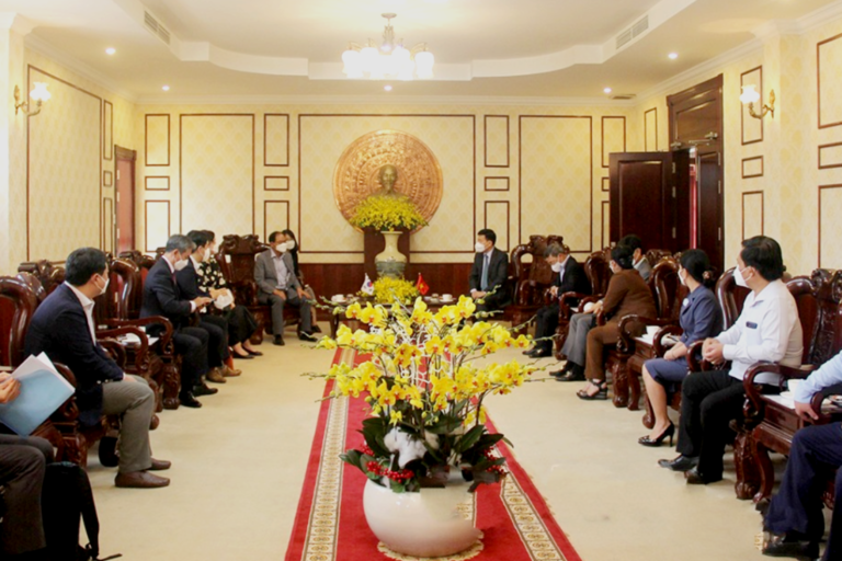 đoàn đại sứ Hàn Quốc tại Việt Nam do ông Park Noh Wan, Đại sứ đặc mệnh toàn quyền Hàn Quốc tại Việt Nam đến thăm và làm việc tại tỉnh Bình Phước.