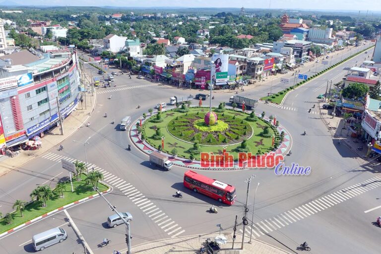 Vòng xoay ngã tư Đồng Xoài, điểm kết nối Thành phố Hồ Chí Minh, Bình Dương, Bình Phước với các tỉnh Tây Nguyên thông qua các tuyến giao thông huyết mạch quốc lộ 14 và ĐT741