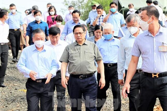 Thủ tướng giao các bộ, ngành Trung ương phối hợp địa phương sớm nghiên cứu phương án, giải pháp thông tuyến